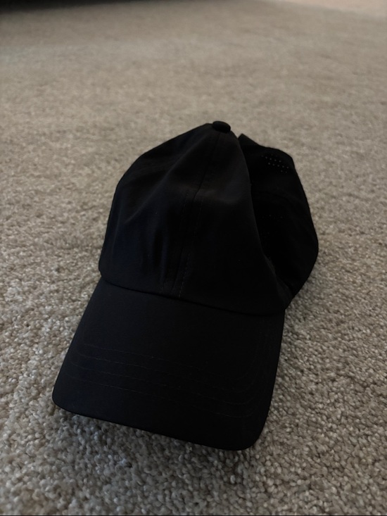 CALIA by Carrie Underwood Accessories - Calia by Carrie Underwood baseball cap
Criss cross Velcro back
Worn once